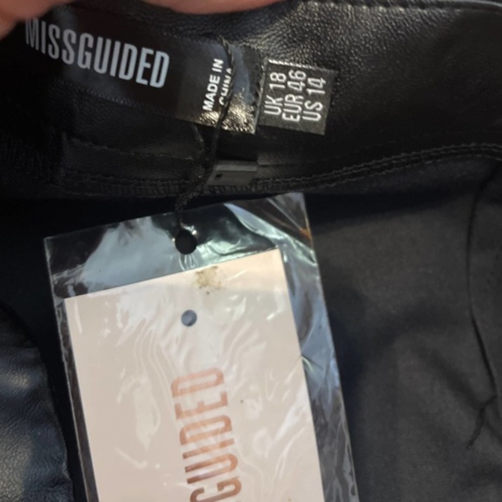Miss guided, pleather black shorts - Picture 4 of 5